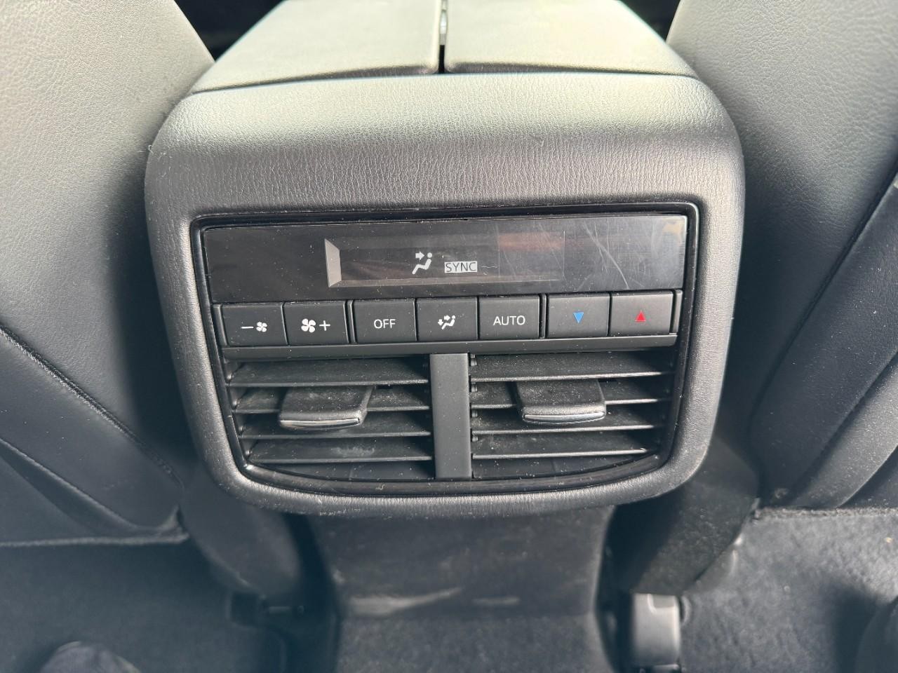 Mazda CX-9 Vehicle Full-screen Gallery Image 18