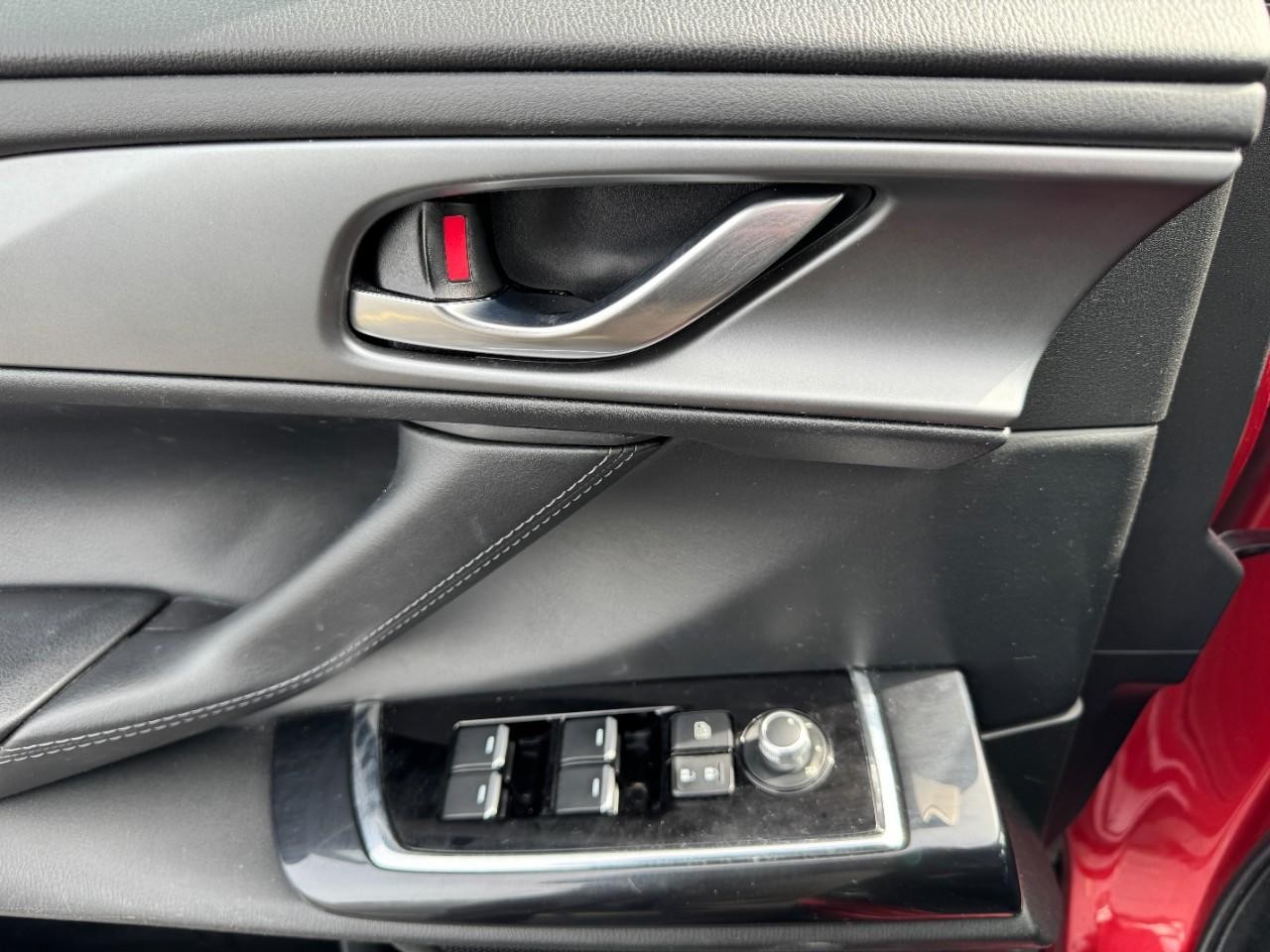 Mazda CX-9 Vehicle Full-screen Gallery Image 20