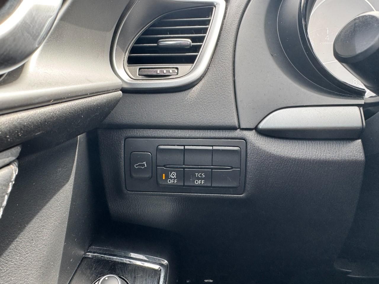 Mazda CX-9 Vehicle Full-screen Gallery Image 28