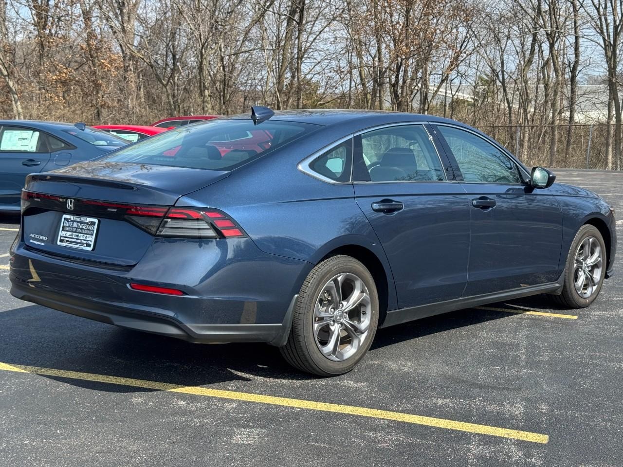 Honda Accord Sedan Vehicle Full-screen Gallery Image 03