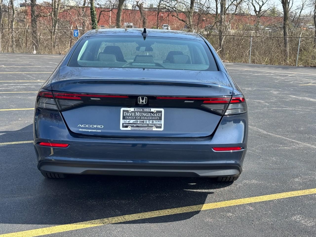 Honda Accord Sedan Vehicle Full-screen Gallery Image 05