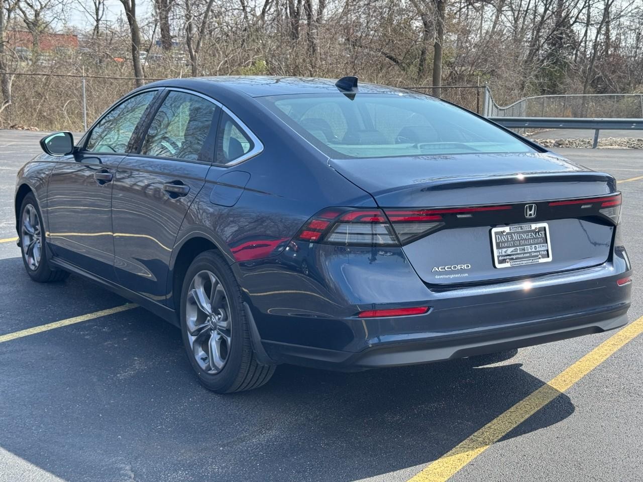 Honda Accord Sedan Vehicle Full-screen Gallery Image 06