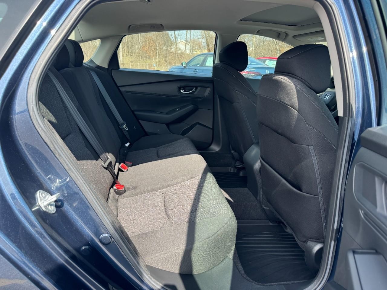 Honda Accord Sedan Vehicle Full-screen Gallery Image 10