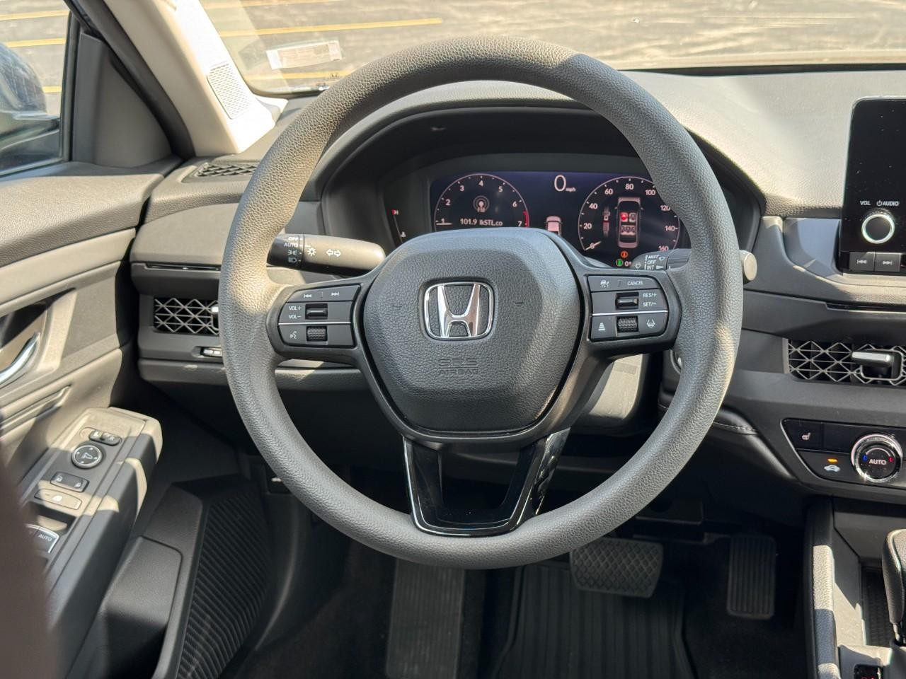 Honda Accord Sedan Vehicle Full-screen Gallery Image 12