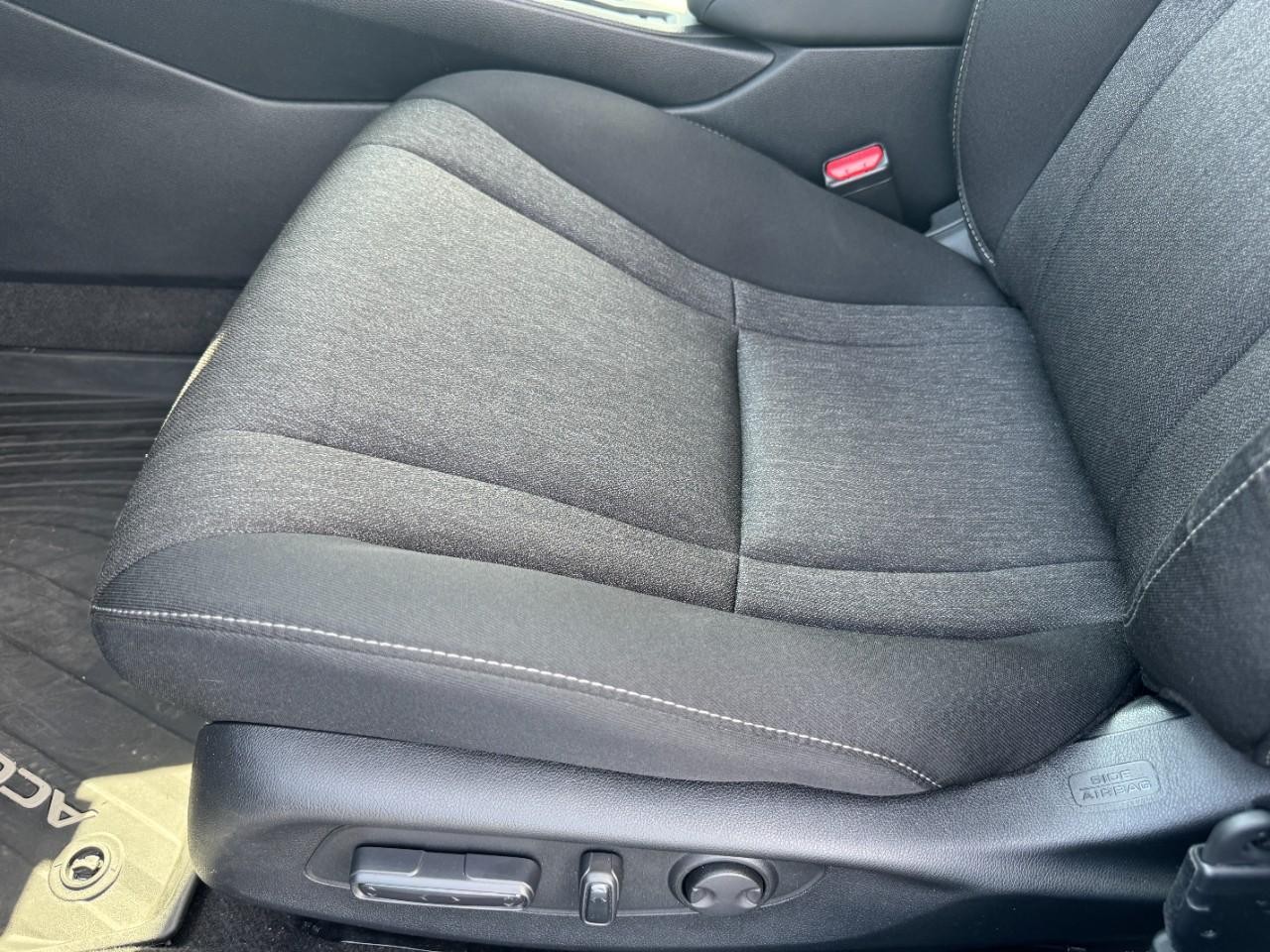 Honda Accord Sedan Vehicle Full-screen Gallery Image 16