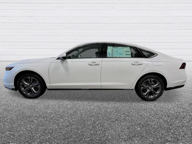 Honda Accord Hybrid Vehicle Full-screen Gallery Image 03