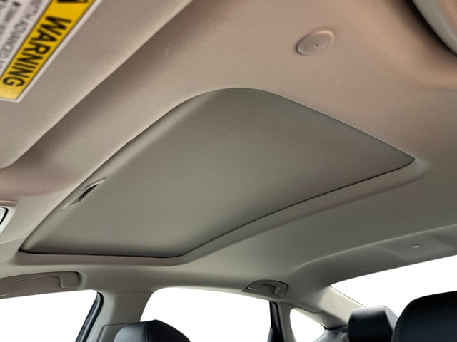 Honda Accord Hybrid Vehicle Full-screen Gallery Image 16