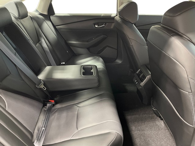 Honda Accord Hybrid Vehicle Full-screen Gallery Image 28