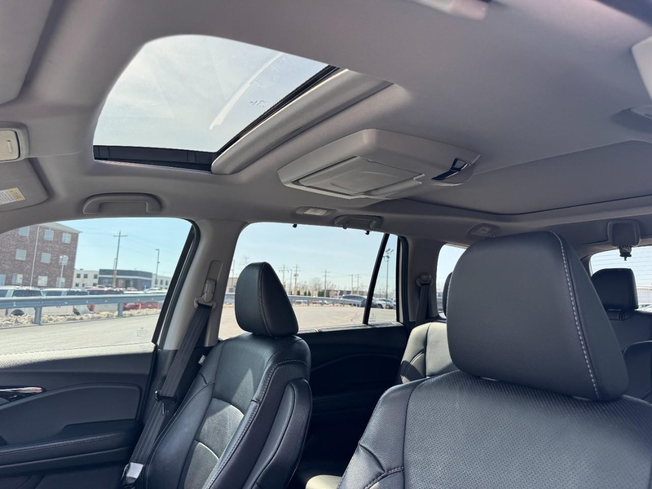 Honda Pilot Vehicle Full-screen Gallery Image 19