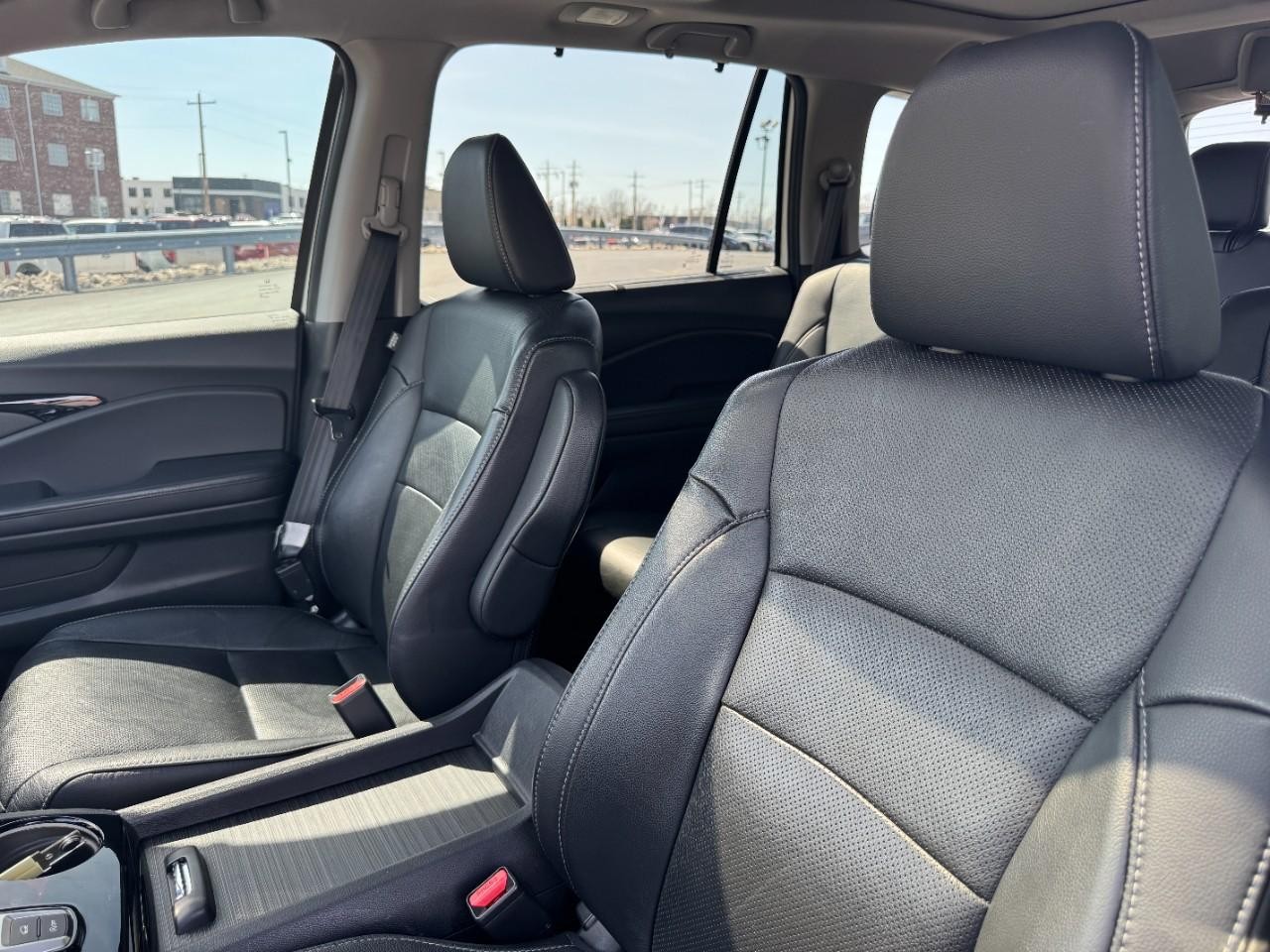 Honda Pilot Vehicle Full-screen Gallery Image 20