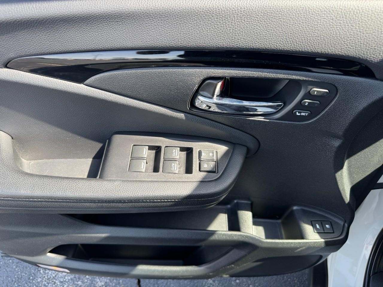 Honda Pilot Vehicle Full-screen Gallery Image 22