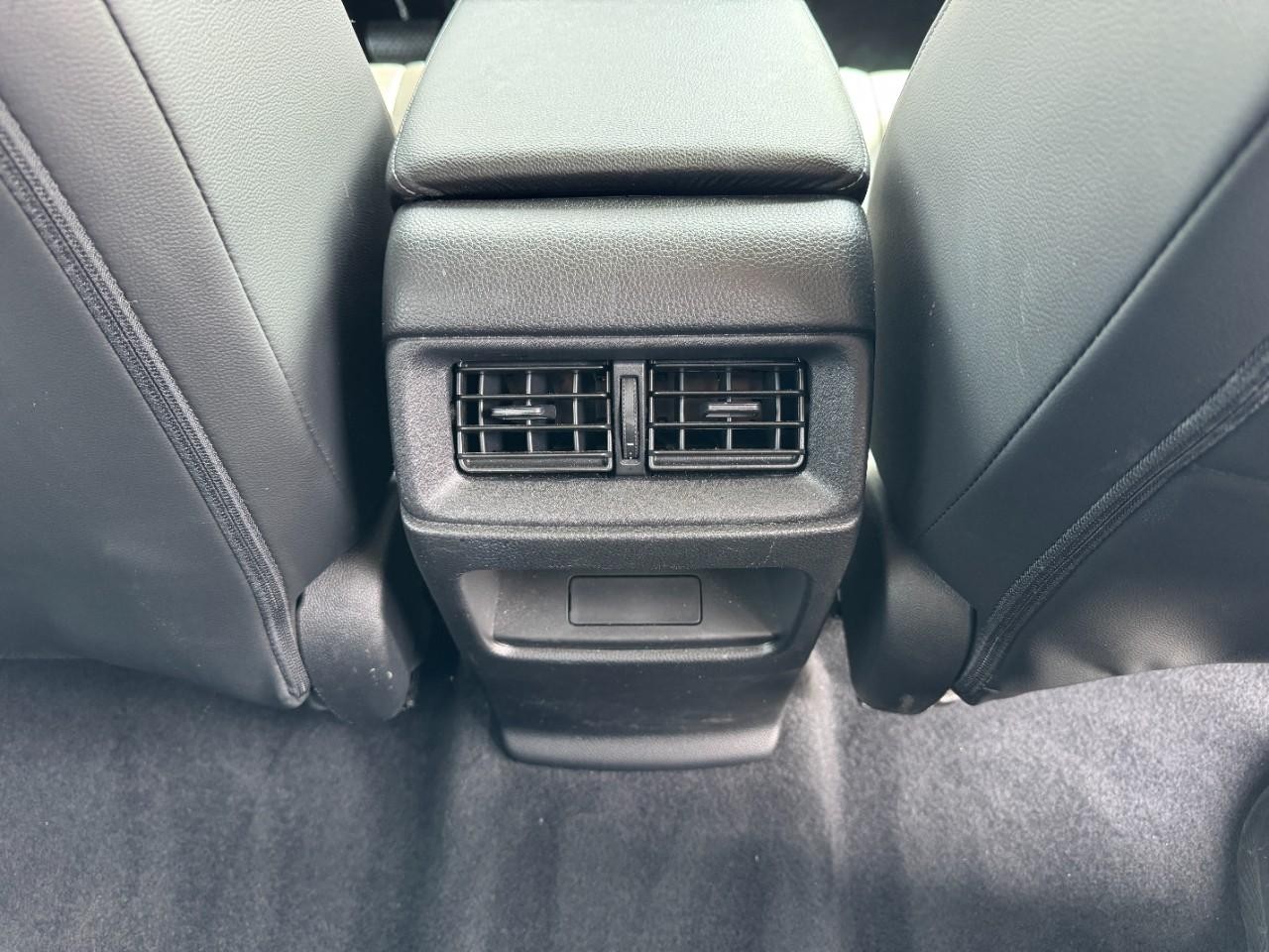 Honda CR-V Vehicle Full-screen Gallery Image 16