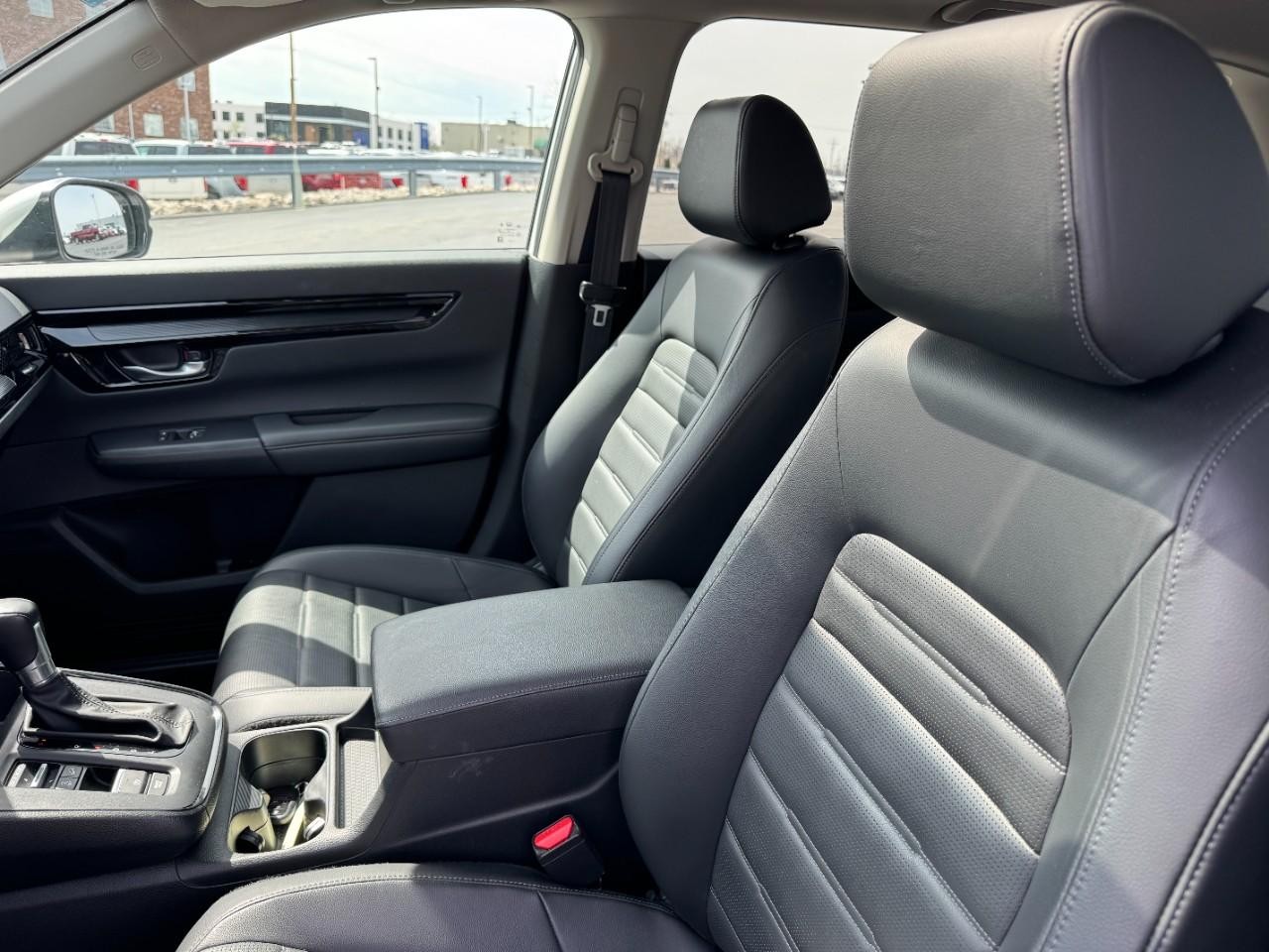 Honda CR-V Vehicle Full-screen Gallery Image 18