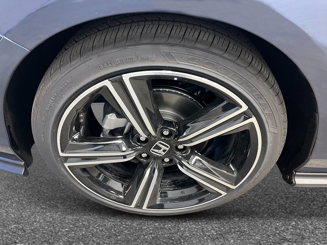 Honda Accord Sedan Vehicle Full-screen Gallery Image 11