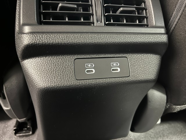 Honda Accord Sedan Vehicle Full-screen Gallery Image 26