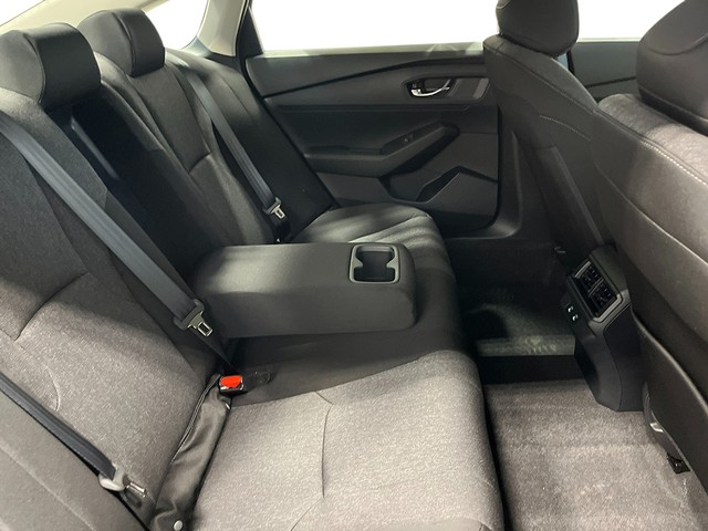 Honda Accord Sedan Vehicle Full-screen Gallery Image 27