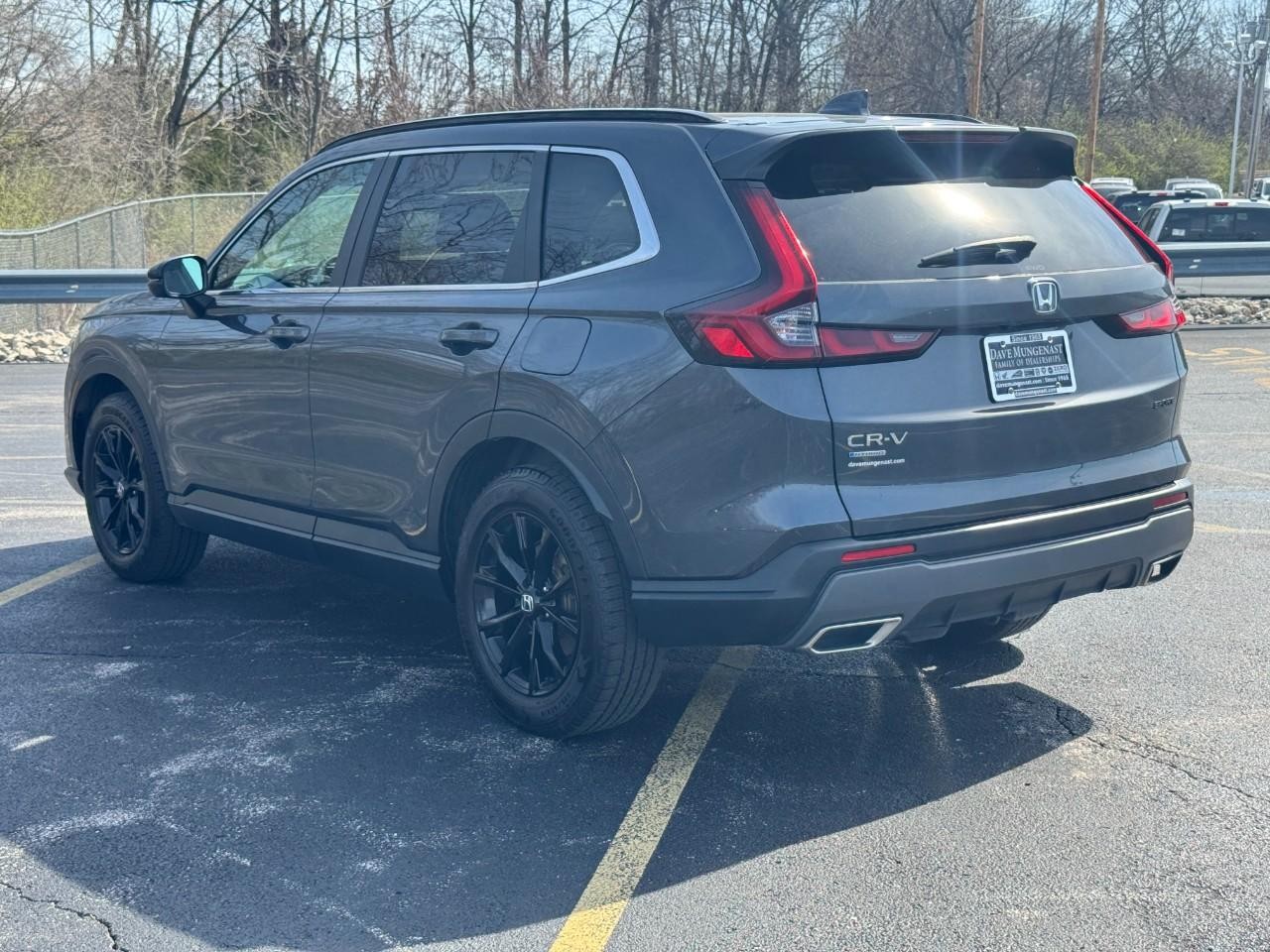 Honda CR-V Hybrid Vehicle Full-screen Gallery Image 06