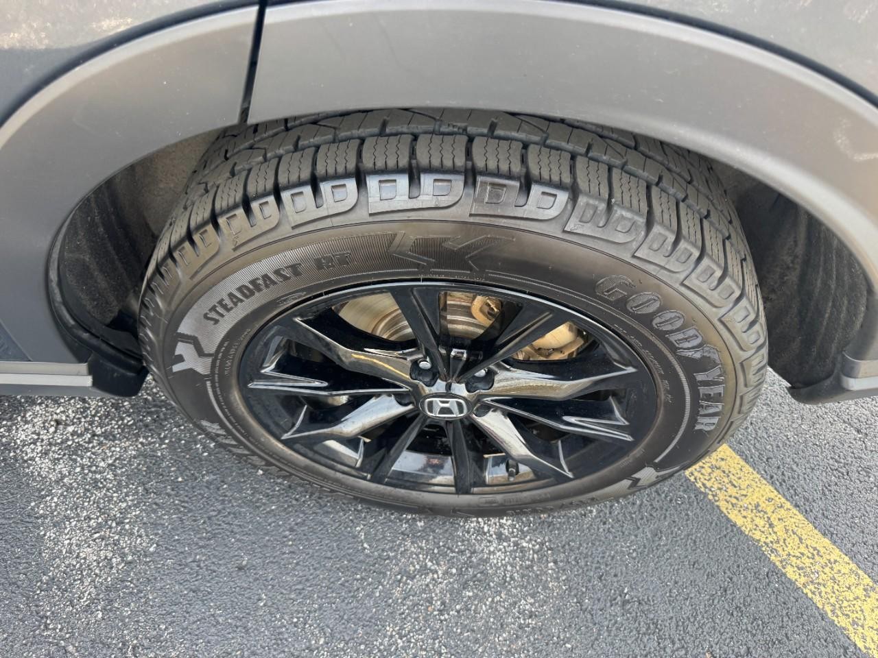 Honda CR-V Hybrid Vehicle Full-screen Gallery Image 07