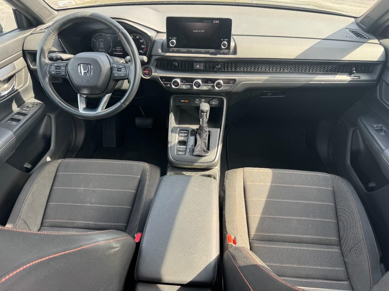 Honda CR-V Hybrid Vehicle Full-screen Gallery Image 11