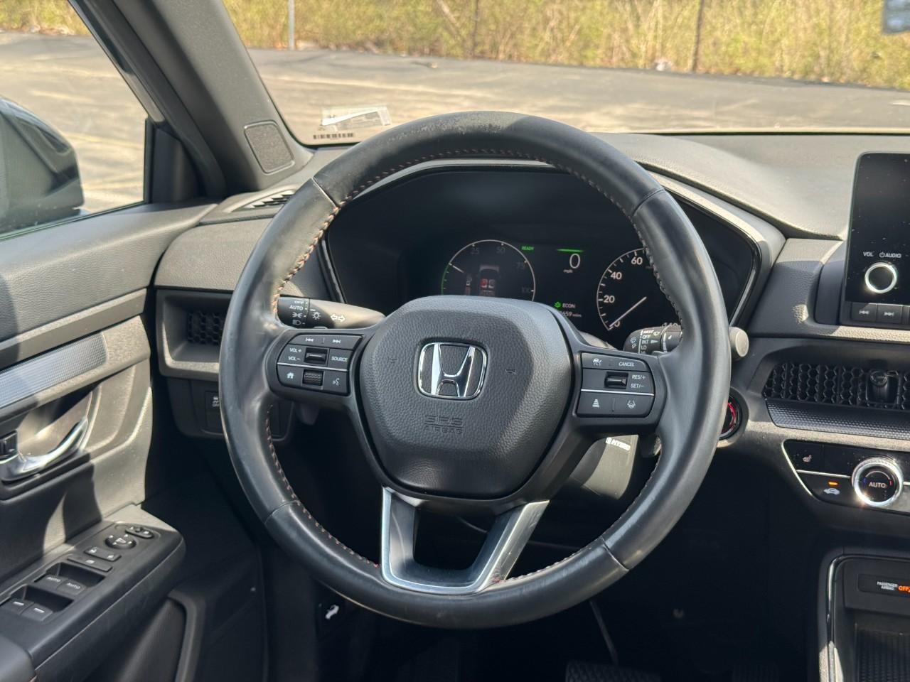 Honda CR-V Hybrid Vehicle Full-screen Gallery Image 12