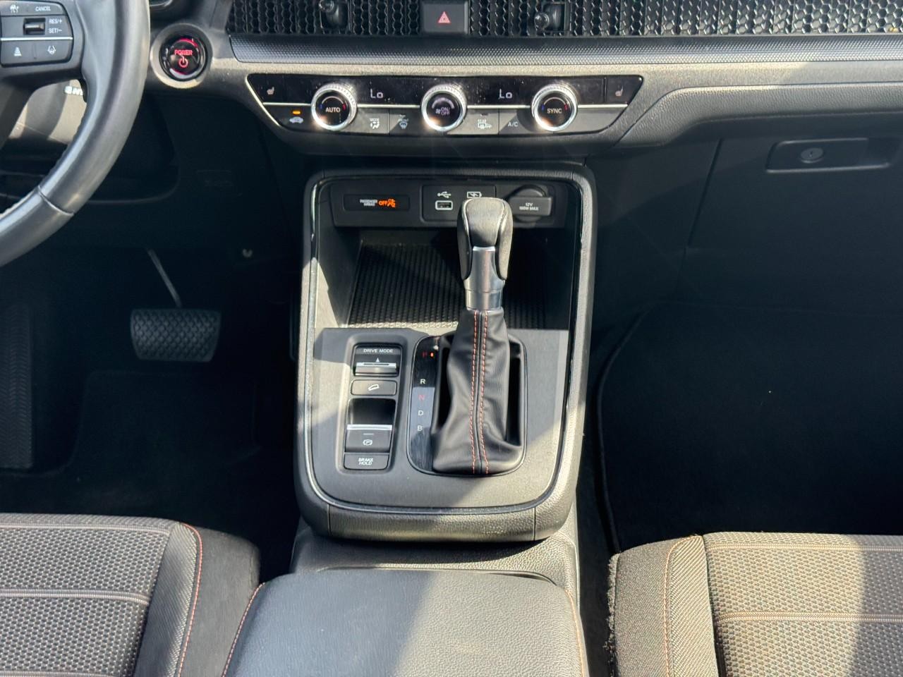 Honda CR-V Hybrid Vehicle Full-screen Gallery Image 14