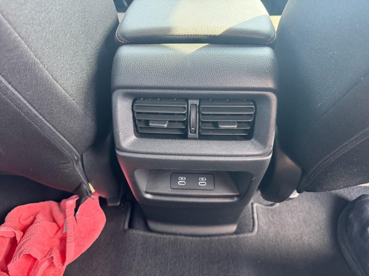 Honda CR-V Hybrid Vehicle Full-screen Gallery Image 16