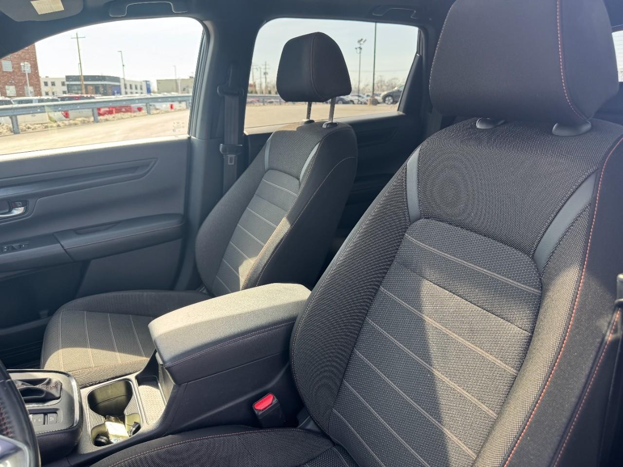 Honda CR-V Hybrid Vehicle Full-screen Gallery Image 18