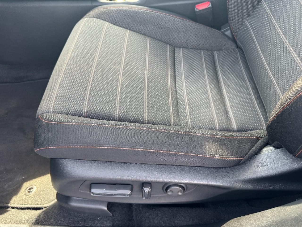 Honda CR-V Hybrid Vehicle Full-screen Gallery Image 19