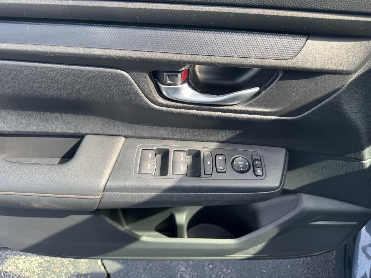 Honda CR-V Hybrid Vehicle Full-screen Gallery Image 20