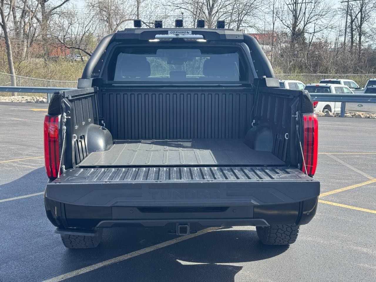 Toyota Tundra 4WD Vehicle Full-screen Gallery Image 04