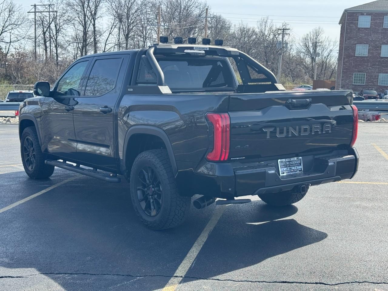 Toyota Tundra 4WD Vehicle Full-screen Gallery Image 06