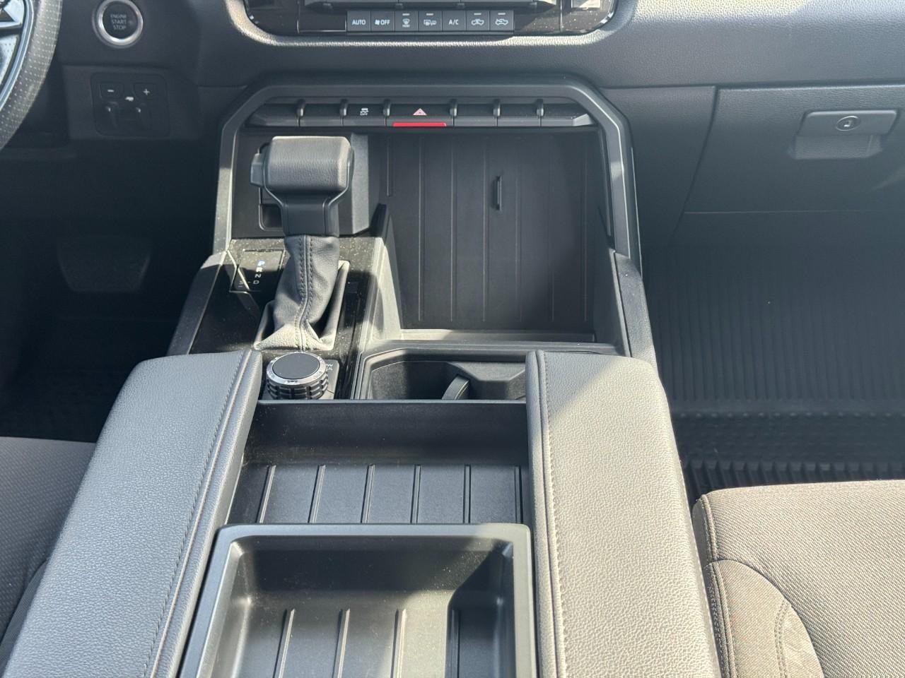 Toyota Tundra 4WD Vehicle Full-screen Gallery Image 14