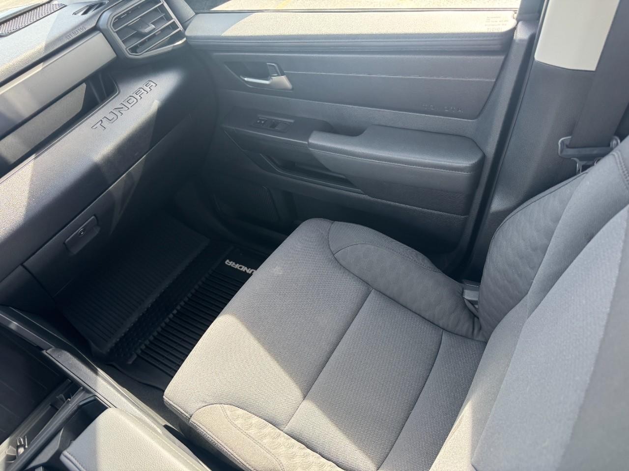 Toyota Tundra 4WD Vehicle Full-screen Gallery Image 15