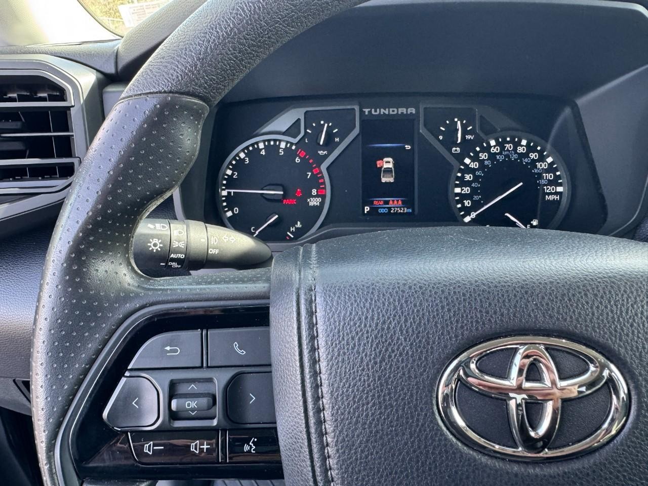 Toyota Tundra 4WD Vehicle Full-screen Gallery Image 20