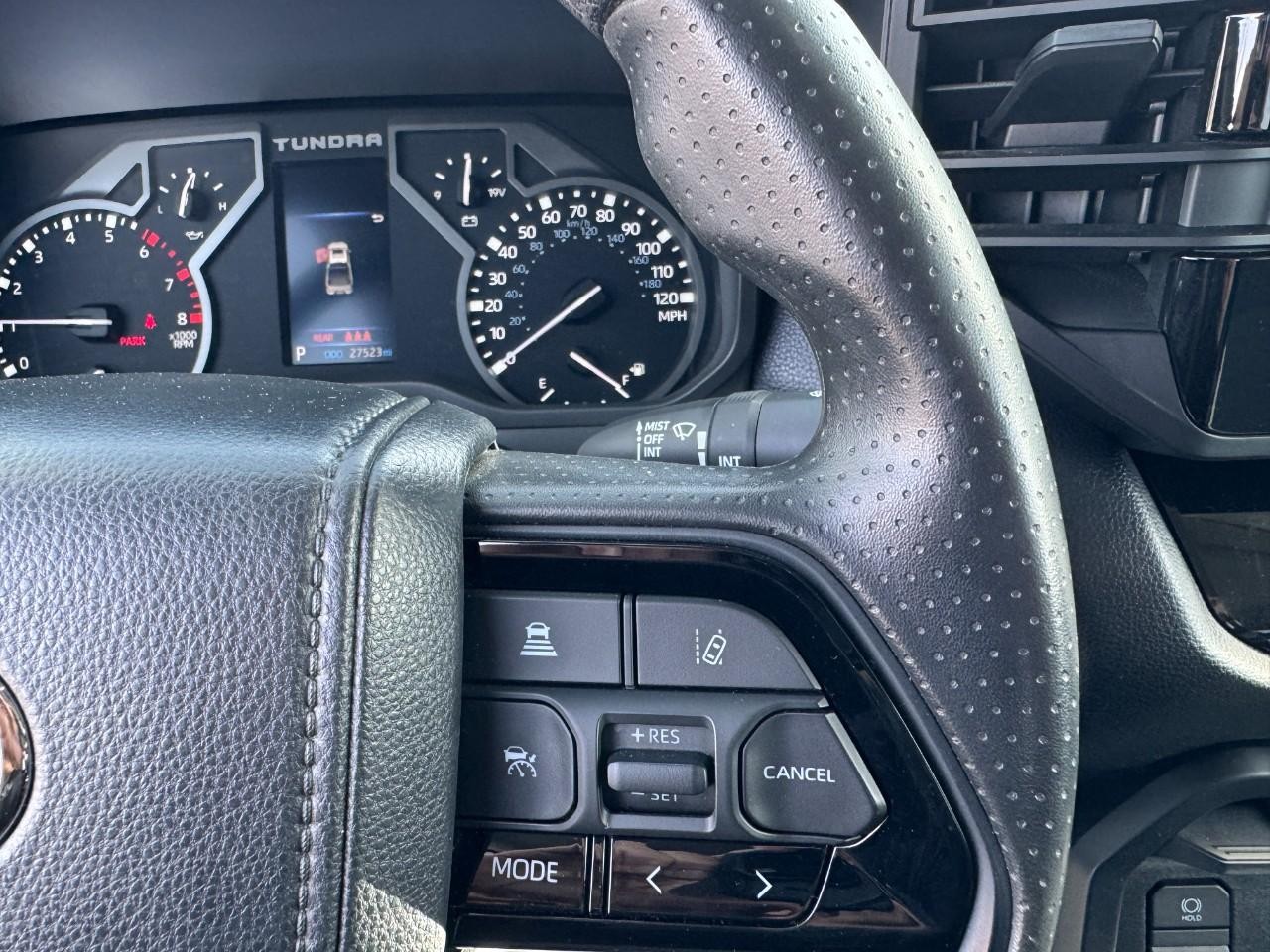 Toyota Tundra 4WD Vehicle Full-screen Gallery Image 21