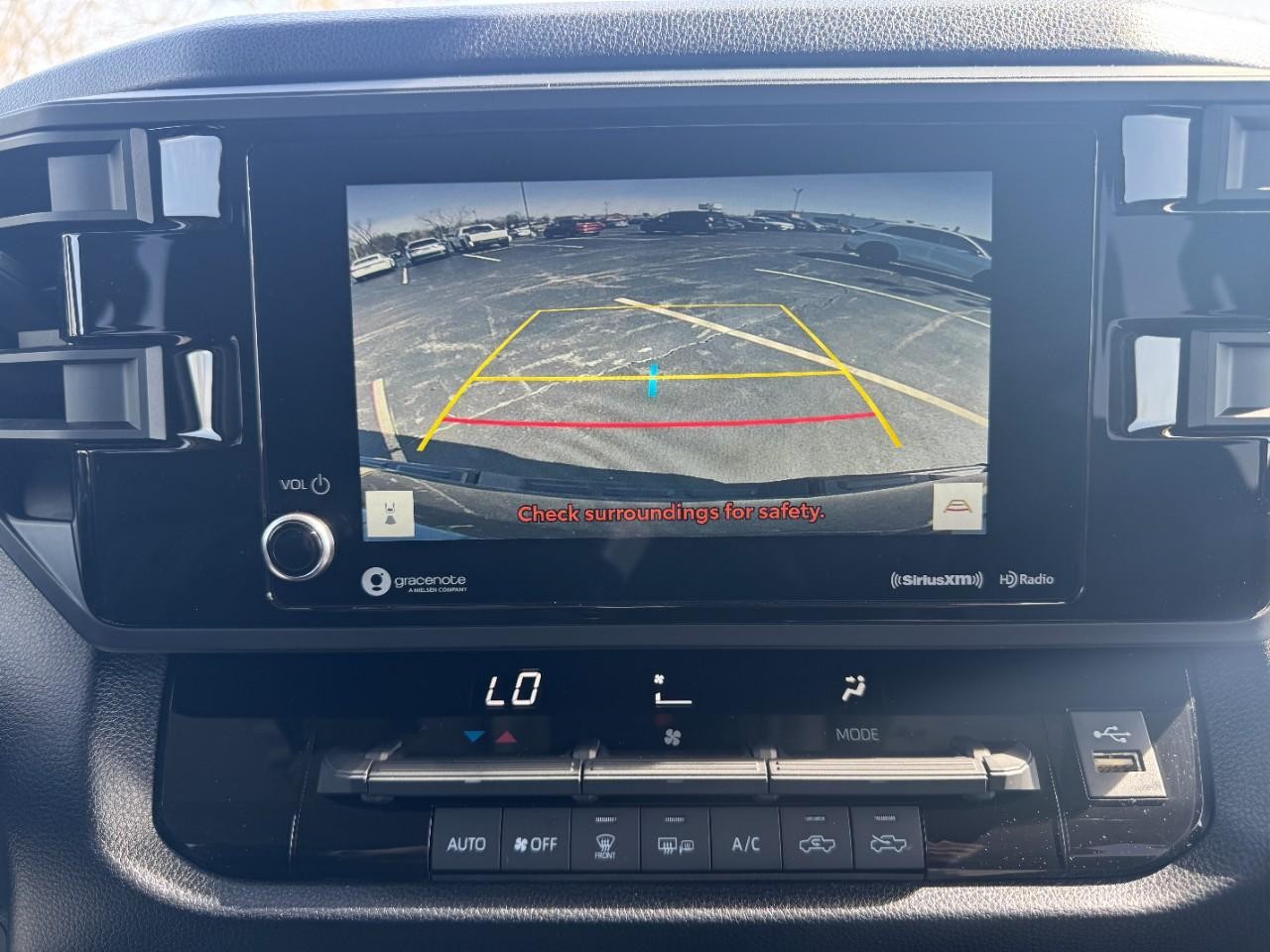 Toyota Tundra 4WD Vehicle Full-screen Gallery Image 24