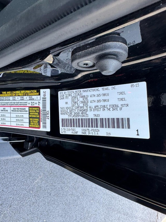 Toyota Tundra 4WD Vehicle Full-screen Gallery Image 26