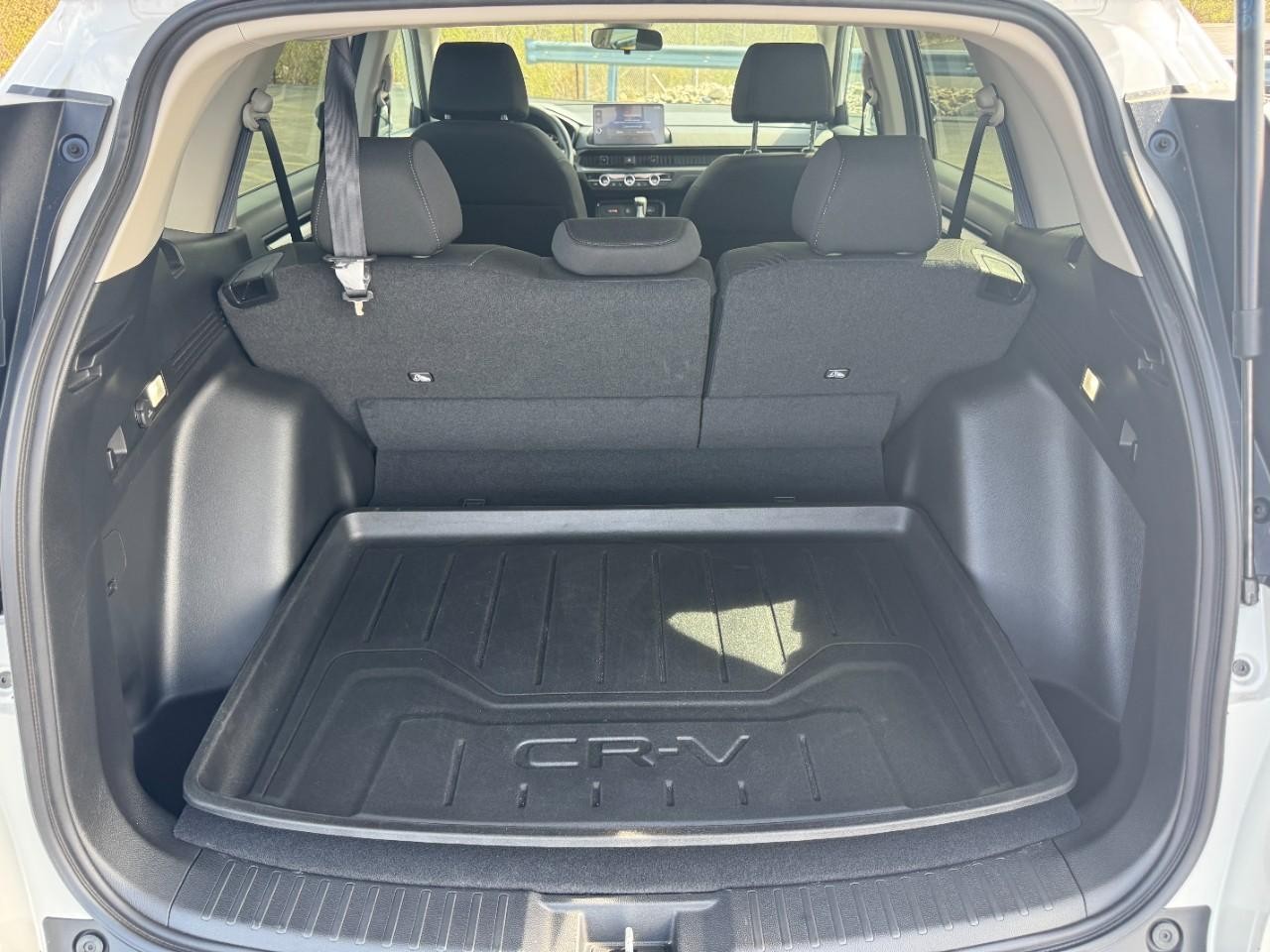 Honda CR-V Vehicle Full-screen Gallery Image 04