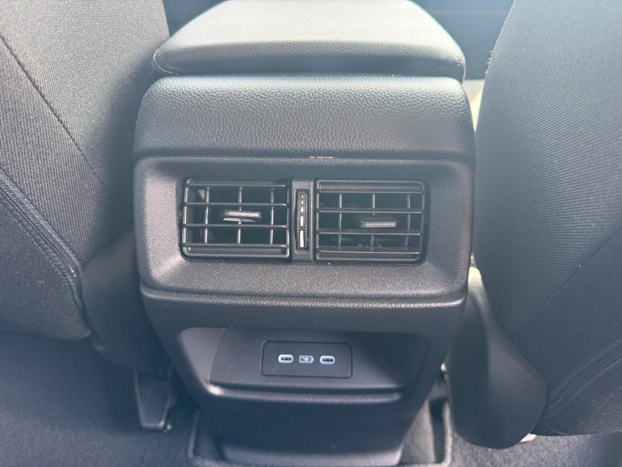 Honda CR-V Vehicle Full-screen Gallery Image 16