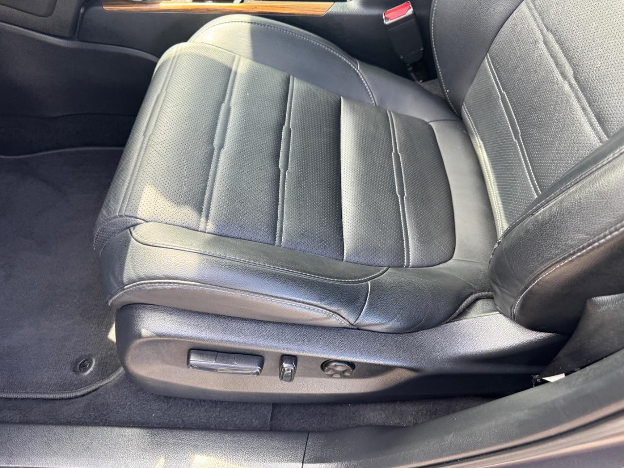 Honda CR-V Vehicle Full-screen Gallery Image 17