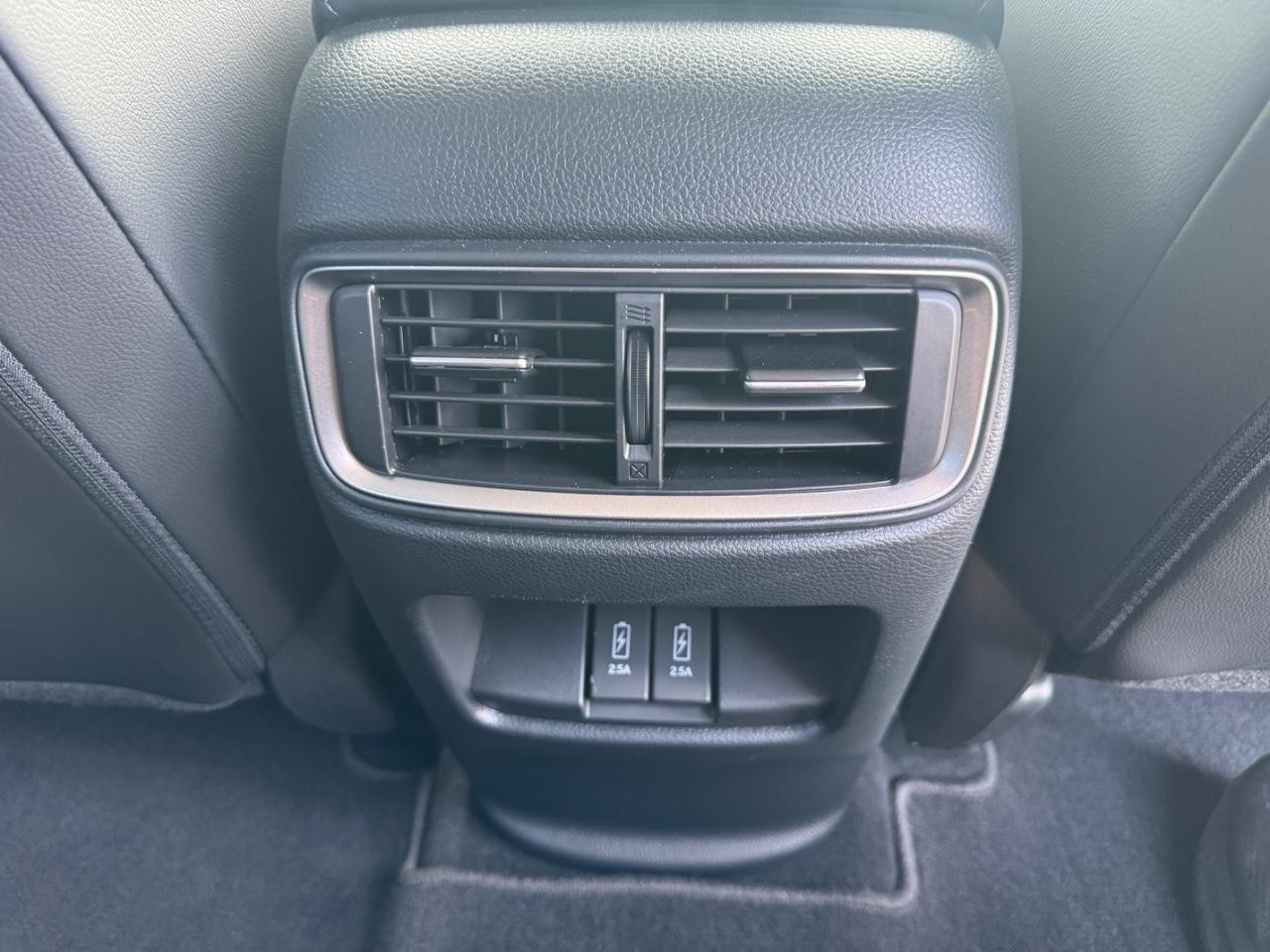 Honda CR-V Vehicle Full-screen Gallery Image 19