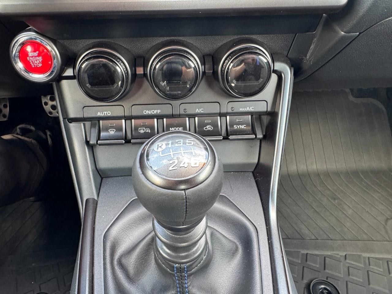 Subaru BRZ Vehicle Full-screen Gallery Image 16