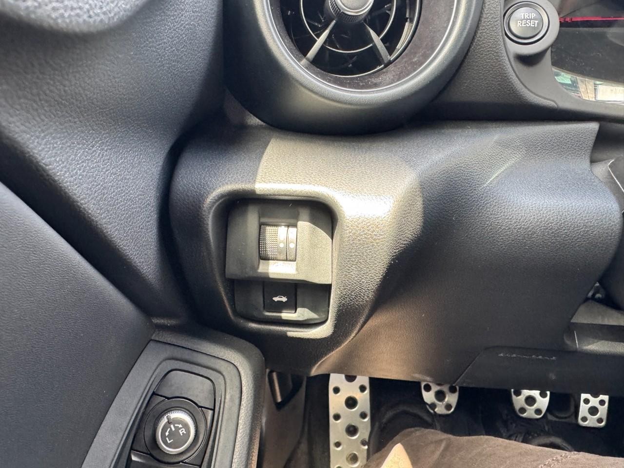 Subaru BRZ Vehicle Full-screen Gallery Image 17