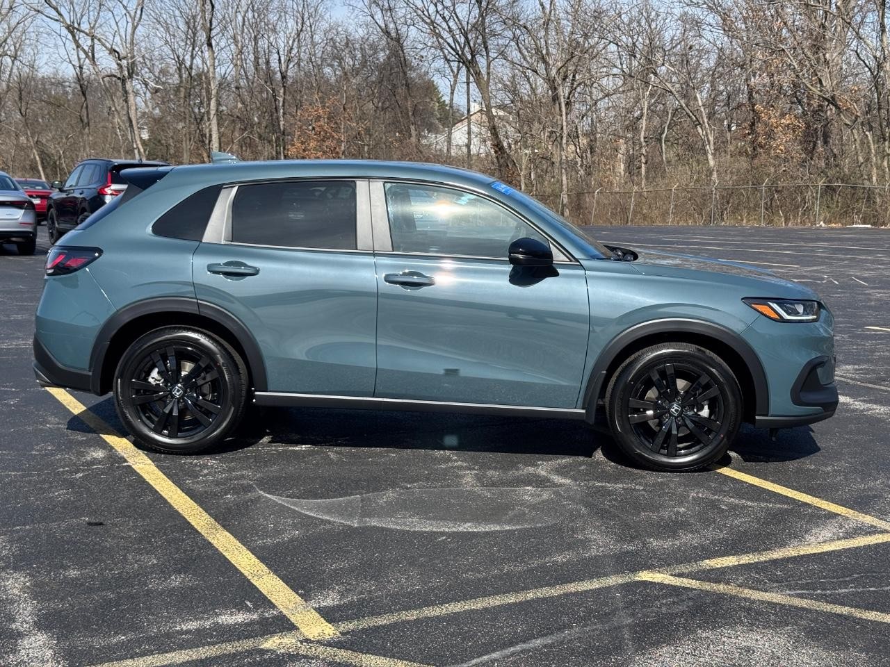 Honda HR-V Vehicle Full-screen Gallery Image 02