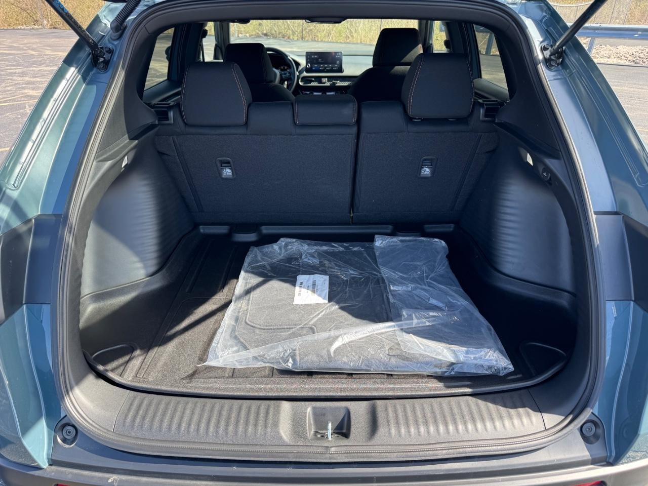 Honda HR-V Vehicle Full-screen Gallery Image 04