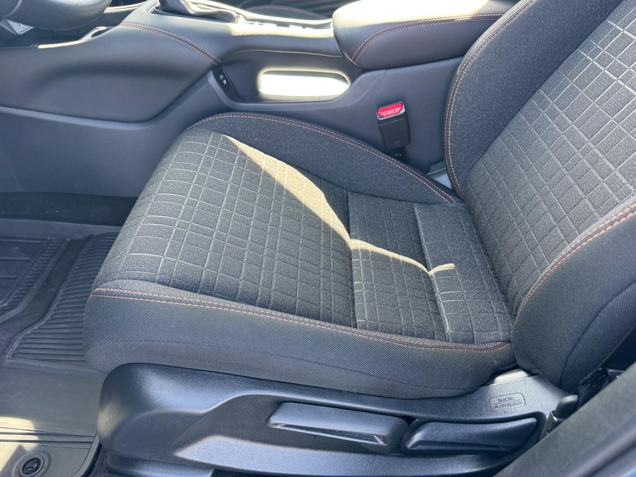 Honda HR-V Vehicle Full-screen Gallery Image 15