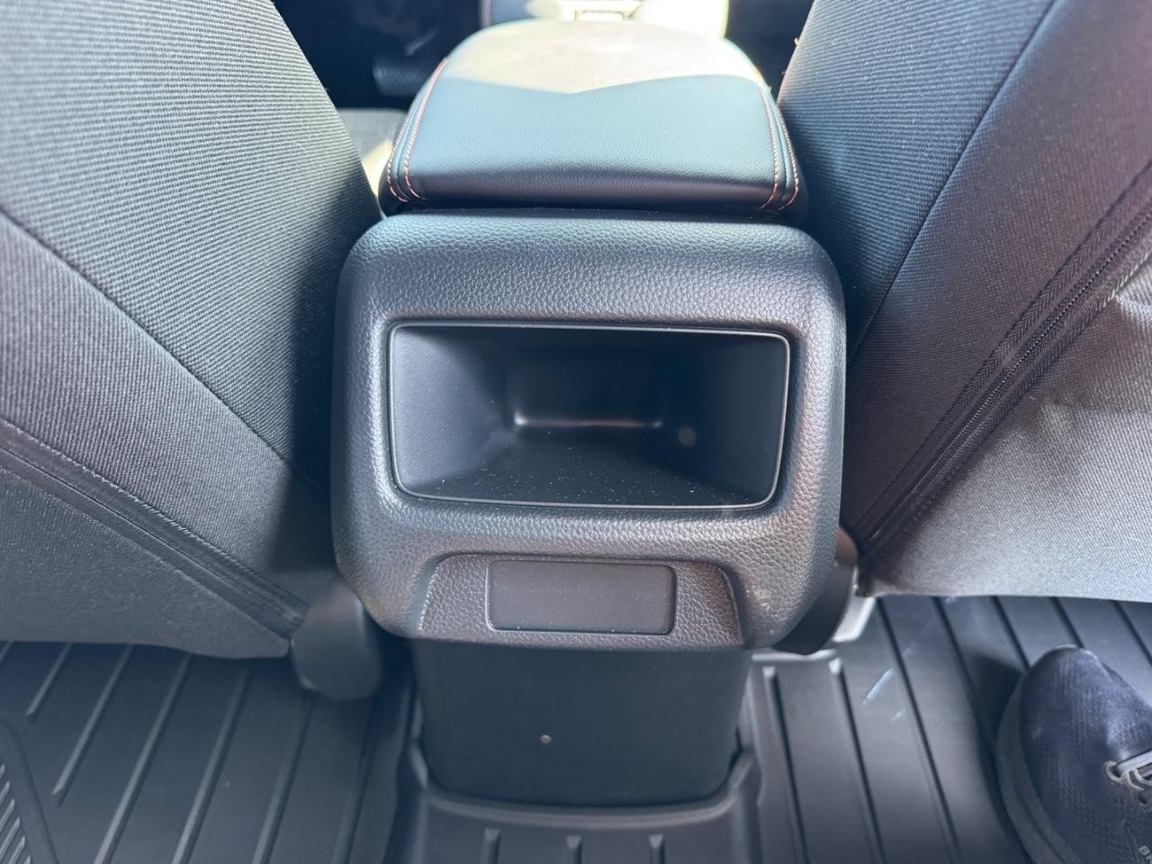 Honda HR-V Vehicle Full-screen Gallery Image 16