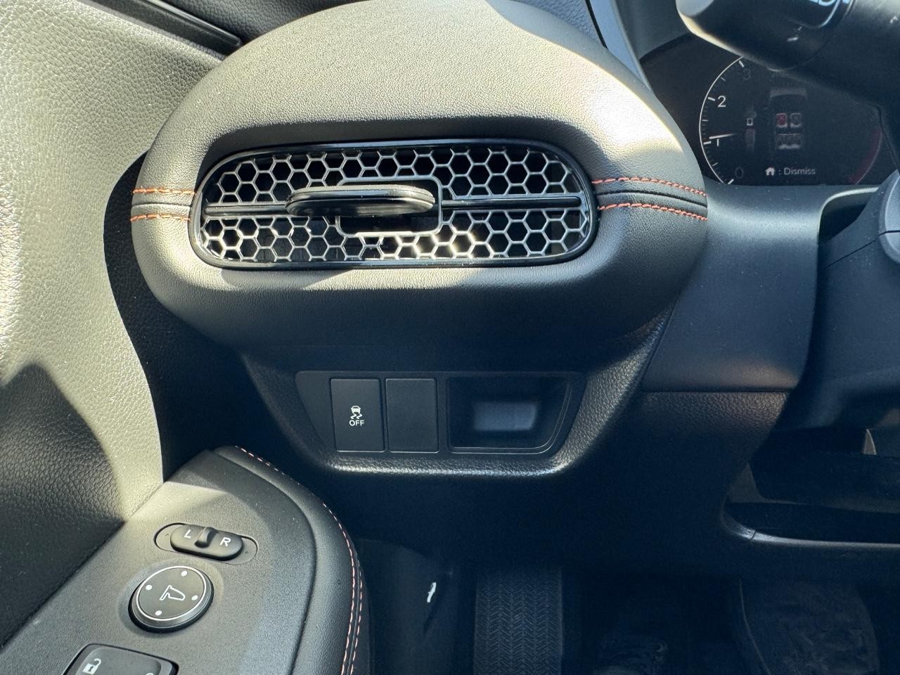 Honda HR-V Vehicle Full-screen Gallery Image 25