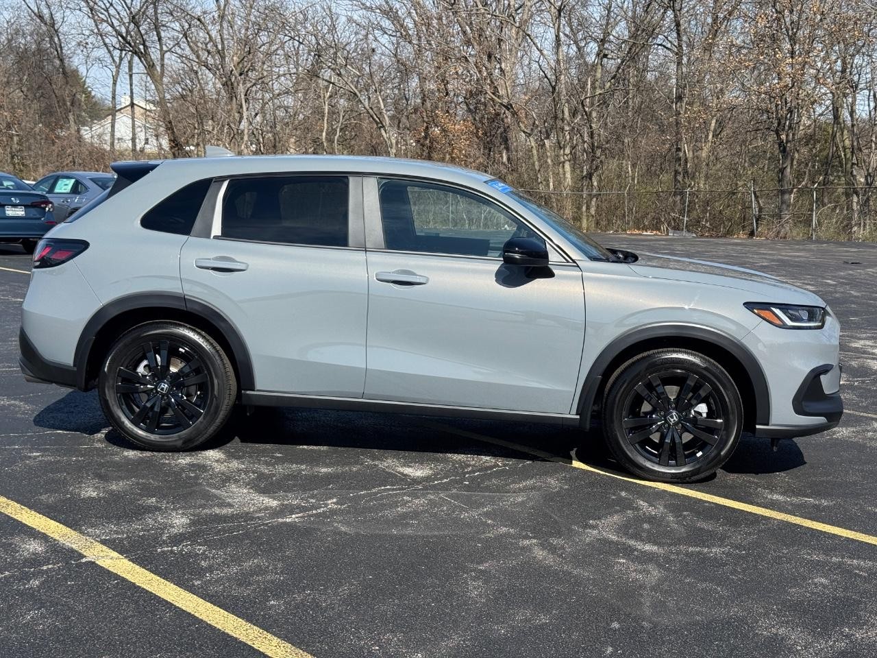 Honda HR-V Vehicle Full-screen Gallery Image 02