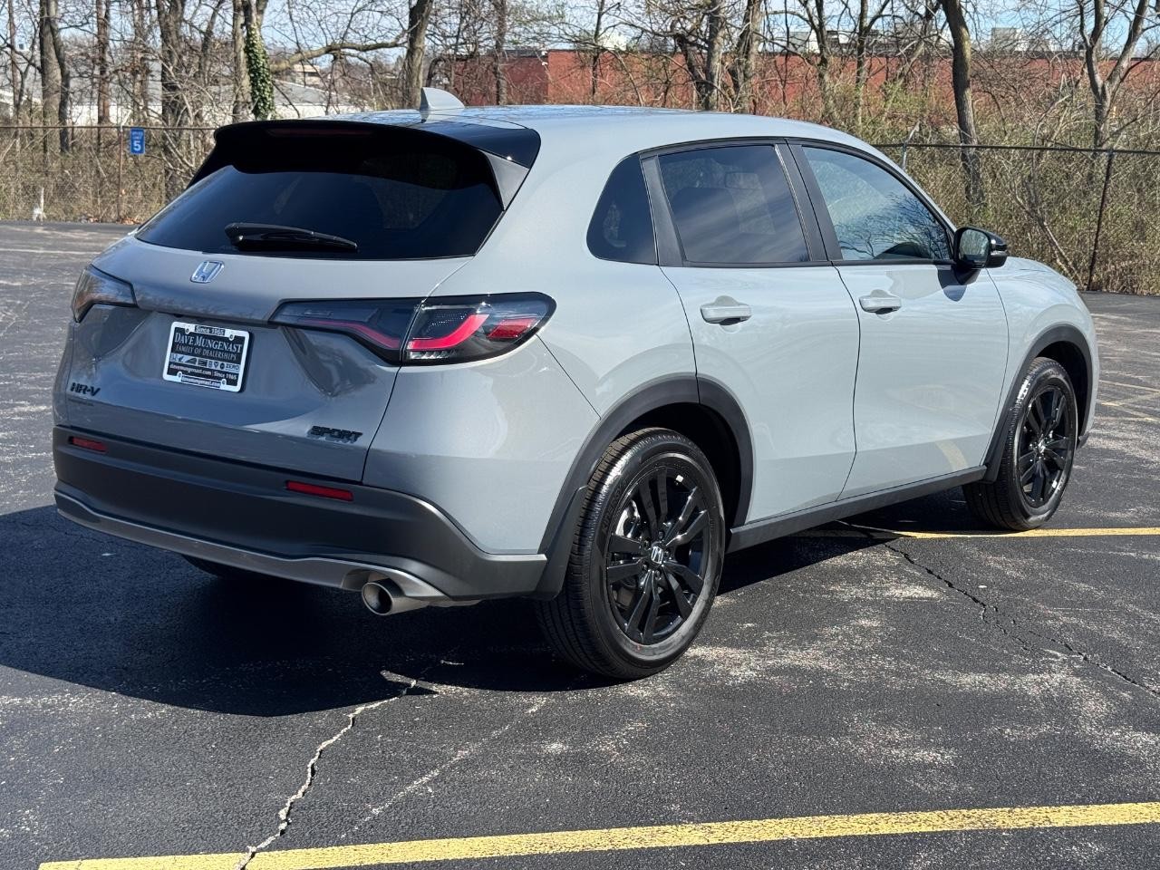 Honda HR-V Vehicle Full-screen Gallery Image 03